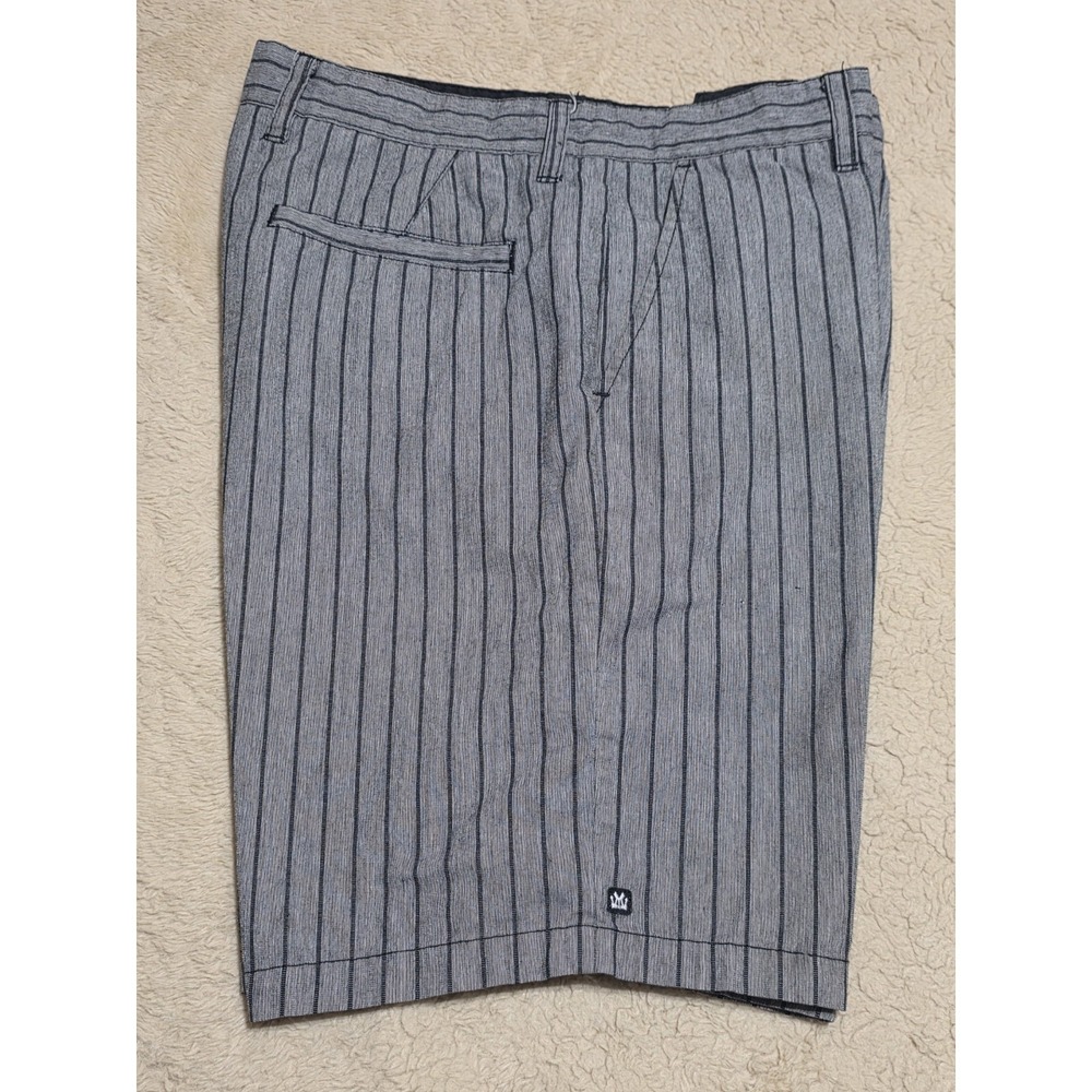 Mickos Mens 32 Gray Black Pinstripe Shorts Skate Streetwear Punk Goth Read Flaw - Picture 9 of 9